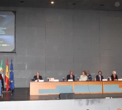 Doña Sofía en un momento de la intervención de la vicealcaldesa de Mérida, Raquel Bravo